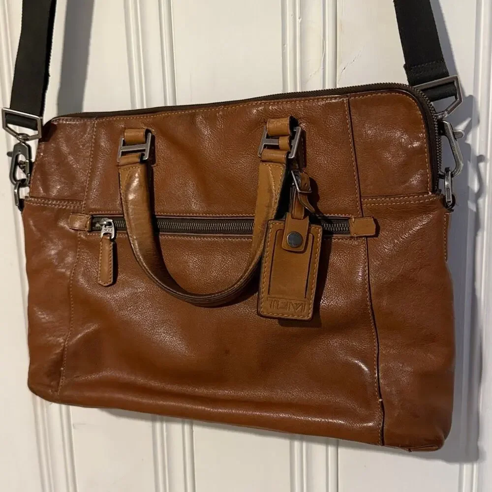 Tumi vintage brown leather minimalist crossbody messenger laptop briefcase bag